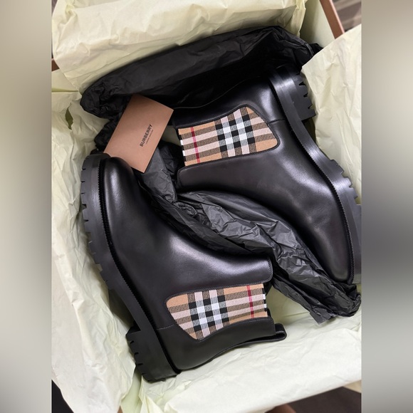 Burberry Boots Chelsea Womens Leather W/Check Size EUR 39.5  $970 - Picture 1 of 15